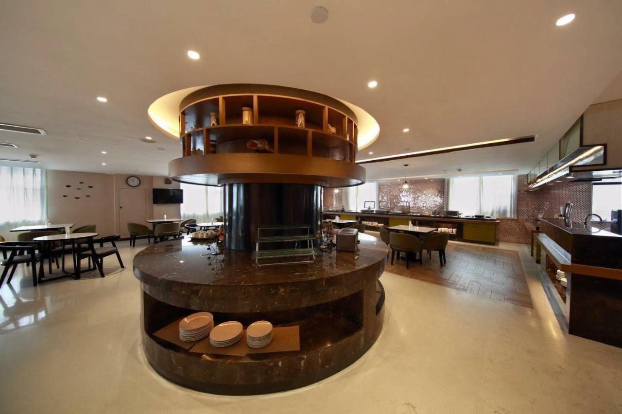 锦江都城酒店海南省政府日月广场免税店 Haikou  Bagian luar foto
